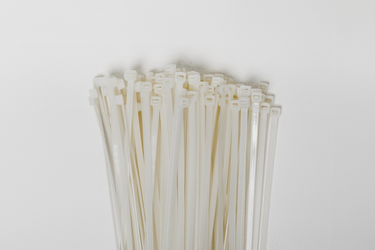 Хомут-стяжка кабельная 3,6х250 нейлон бел (уп.100шт) DYNEL